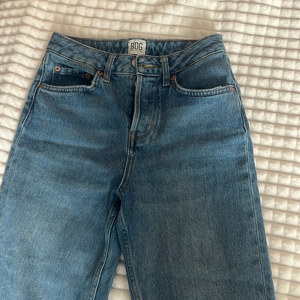 BDG High rise, distressed bottom jeans in the Dillon style. Women’s size 25
